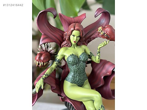 Comic Books / Tweeterhead Poison Ivy (Green Variant) Statue
