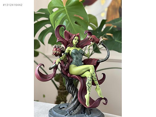 Comic Books / Tweeterhead Poison Ivy (Green Variant) Statue