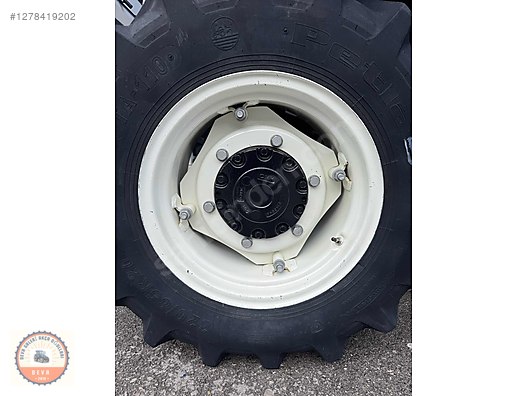 Machinery / Agricultural Machines / Tractors / New Holland / T4.70S