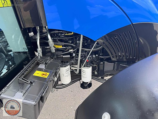 Machinery / Agricultural Machines / Tractors / New Holland / T4.70S