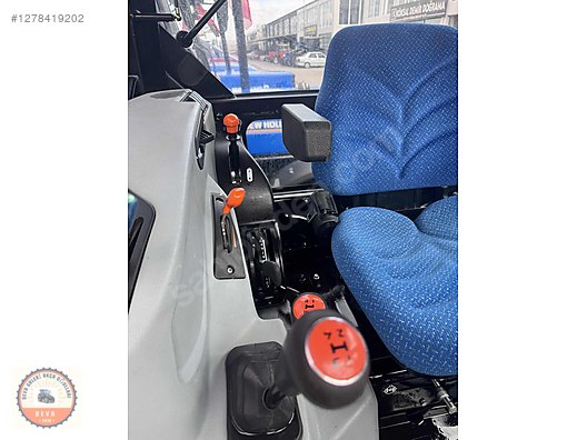 Machinery / Agricultural Machines / Tractors / New Holland / T4.70S