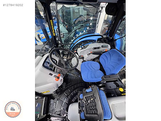 Machinery / Agricultural Machines / Tractors / New Holland / T4.70S