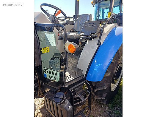 Machinery / Agricultural Machines / Tractors / New Holland / TT4.50