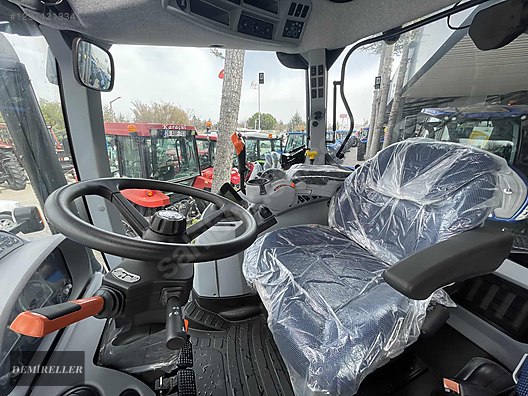 Machinery / Agricultural Machines / Tractors / New Holland / T7.230