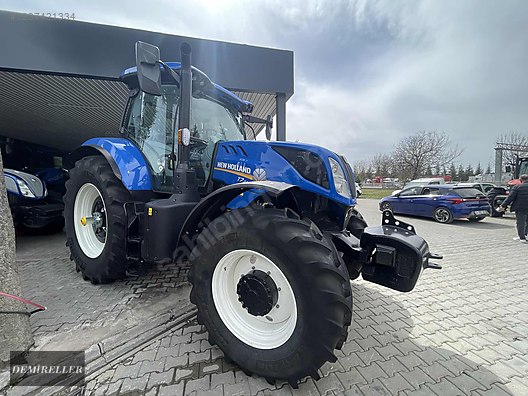 Machinery / Agricultural Machines / Tractors / New Holland / T7.230