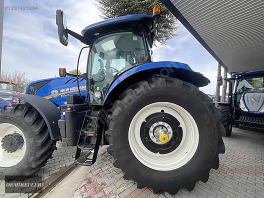 Machinery / Agricultural Machines / Tractors / New Holland / T7.230