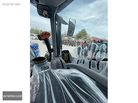 Machinery / Agricultural Machines / Tractors / New Holland / T7.230