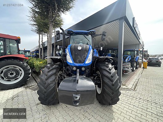 Machinery / Agricultural Machines / Tractors / New Holland / T7.230