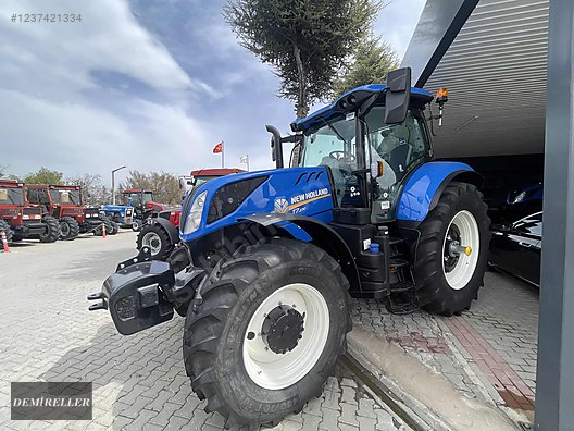 Machinery / Agricultural Machines / Tractors / New Holland / T7.230