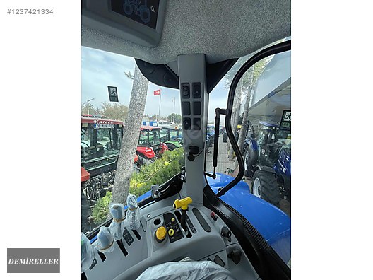 Machinery / Agricultural Machines / Tractors / New Holland / T7.230