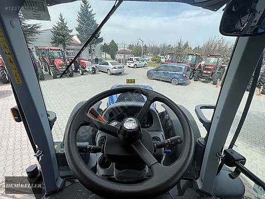 Machinery / Agricultural Machines / Tractors / New Holland / T7.230