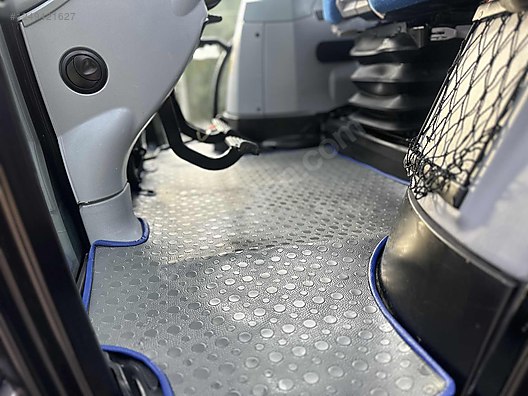 Machinery / Agricultural Machines / Tractors / New Holland / TR6.130