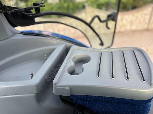 Machinery / Agricultural Machines / Tractors / New Holland / TR6.130