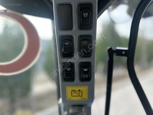 Machinery / Agricultural Machines / Tractors / New Holland / TR6.130