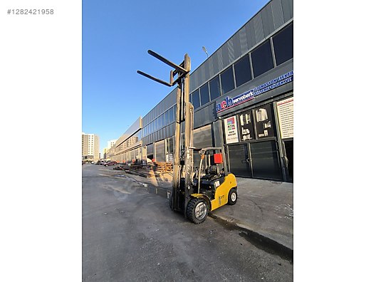 Machinery / Industrial / Carrying & Stacking Equipment / Forklifts / For Sale / ON