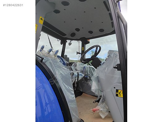 Machinery / Agricultural Machines / Tractors / New Holland / TD5.110