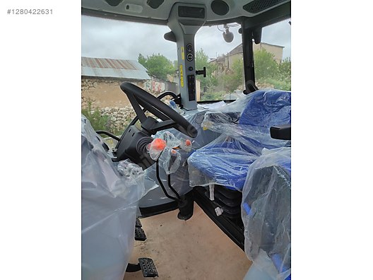 Machinery / Agricultural Machines / Tractors / New Holland / TD5.110