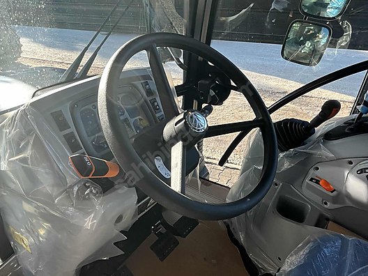 Machinery / Agricultural Machines / Tractors / New Holland / TR5.120