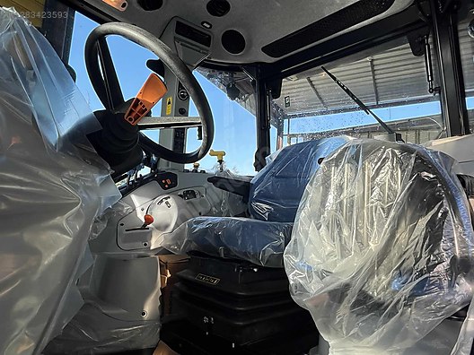 Machinery / Agricultural Machines / Tractors / New Holland / TR5.120