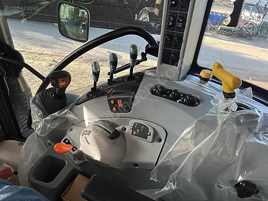 Machinery / Agricultural Machines / Tractors / New Holland / TR5.120