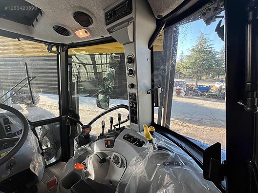 Machinery / Agricultural Machines / Tractors / New Holland / TR5.120