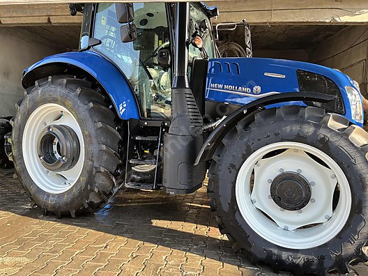 Machinery / Agricultural Machines / Tractors / New Holland / TR5.120
