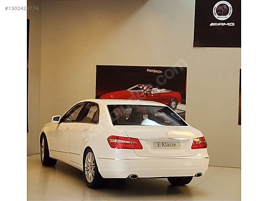 Minichamps Diecast Model 1:18 Mercedes Benz Araba - 1302424774