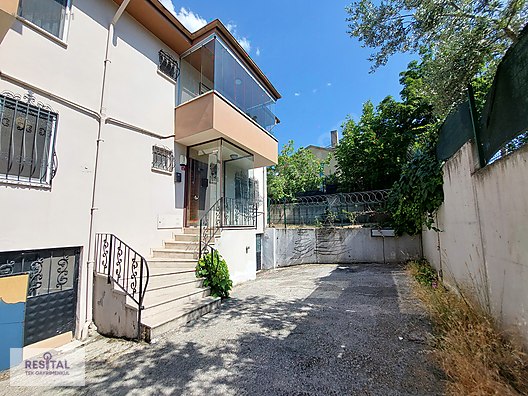 ÇAMLICA MAHALLESİ SATILIK 4+1 TRİPLEKS VİLLA