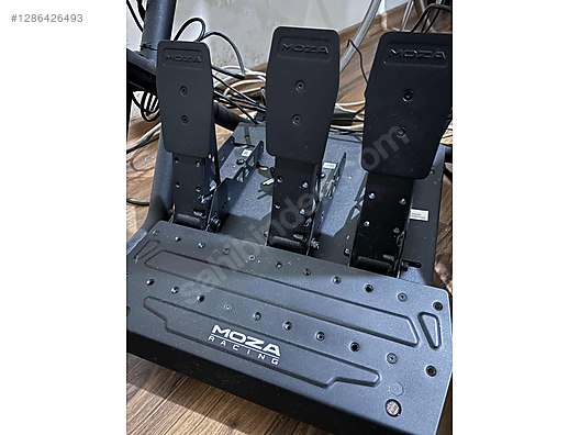 Used & Brand New Items / Gaming & Gamers Exclusive / Gaming Equipment / PC Game Racing Wheels