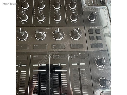 Native Instruments Traktor S4 MK3 + DeckSaver Kapak sahibinden