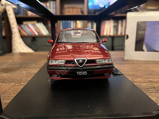 Triple 9 Collection Diecast Model 1:18 Alfa Romeo Araba - 1292426556