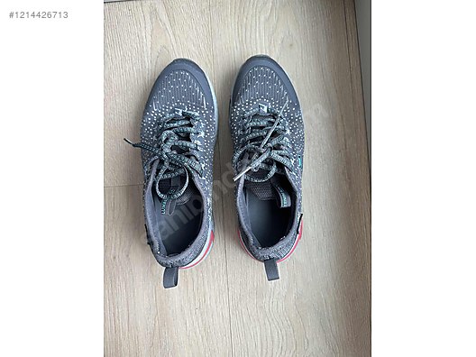 Used & Brand New Items / Clothing & Accessories / Women / Shoes / Sneakers