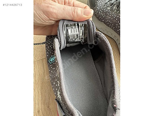 Used & Brand New Items / Clothing & Accessories / Women / Shoes / Sneakers