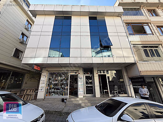 ÇEKMEKÖY MERKEZDE SHOWROOM + DEPOLU SATILIK DÜKKAN