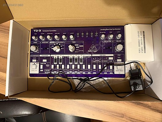 【中古】BEHRINGER TD-3-AM Behringer TD-3 Analog Bass Line Synthesizer Sıfır Ayarında