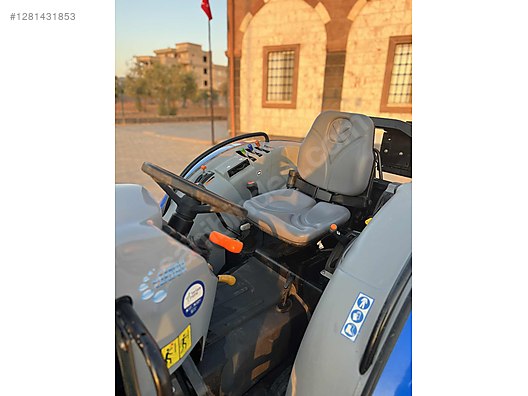 Machinery / Agricultural Machines / Tractors / New Holland / TD4.100F