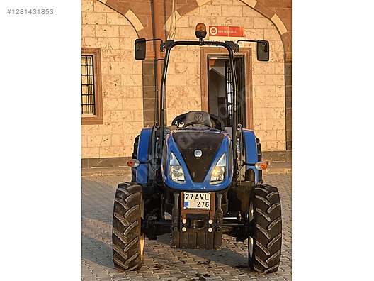 Machinery / Agricultural Machines / Tractors / New Holland / TD4.100F