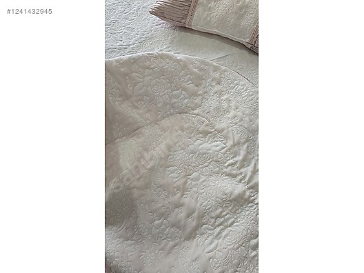 Used & Brand New Items / Home Decor / Home Textiles / Bedspread