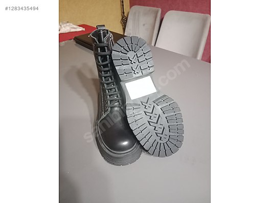 Used & Brand New Items / Clothing & Accessories / Women / Shoes / Boots