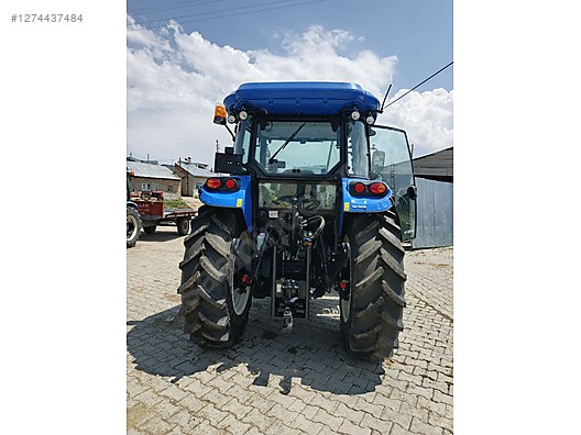 Machinery / Agricultural Machines / Tractors / New Holland / TD5.90
