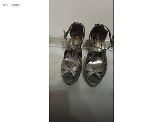 Used & Brand New Items / Clothing & Accessories / Women / Shoes / Classic Heels