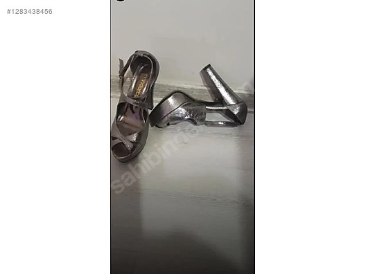 Used & Brand New Items / Clothing & Accessories / Women / Shoes / Classic Heels