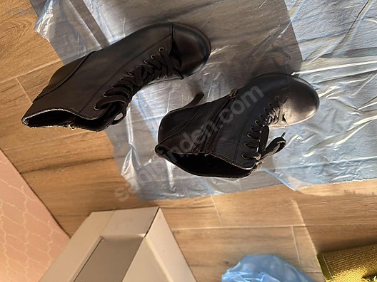 Used & Brand New Items / Clothing & Accessories / Women / Shoes / Boots