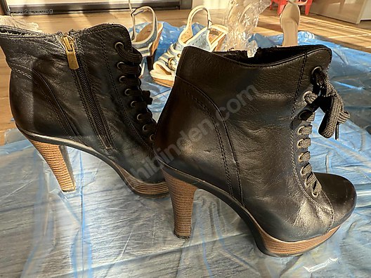 Used & Brand New Items / Clothing & Accessories / Women / Shoes / Boots