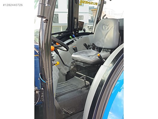 Machinery / Agricultural Machines / Tractors / New Holland / TD4.65B