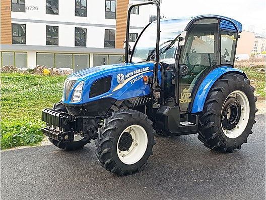 Machinery / Agricultural Machines / Tractors / New Holland / TD4.65B