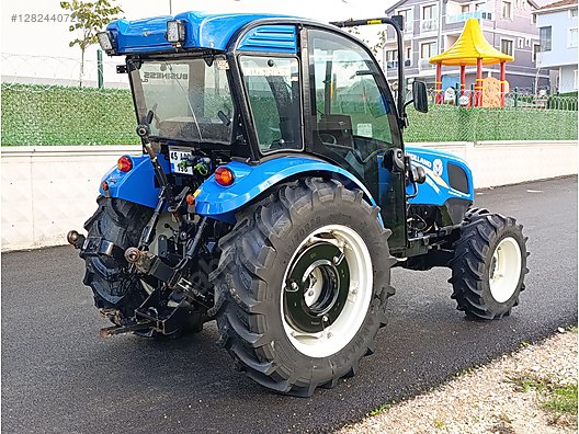 Machinery / Agricultural Machines / Tractors / New Holland / TD4.65B