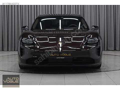 PORSCHE TAYCAN GTS ST-BAYİ-BOYASIZ-CAM TAVAN-SOĞUTMA-CHRONO-BOSE