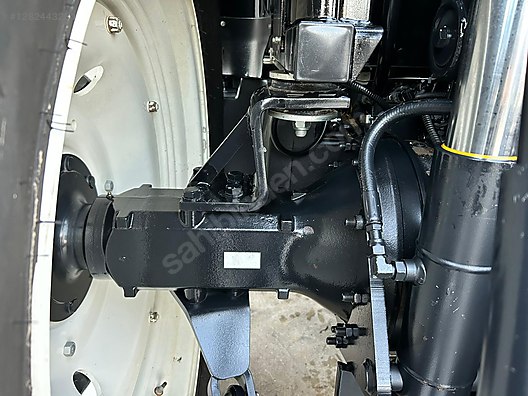 Machinery / Agricultural Machines / Tractors / New Holland / TR6.120