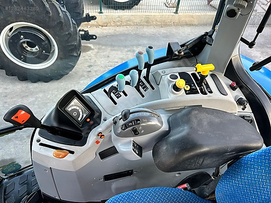 Machinery / Agricultural Machines / Tractors / New Holland / TR6.120